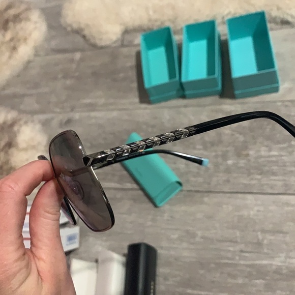 Amazing Tiffany Sunglasses 💔 - Picture 3 of 15